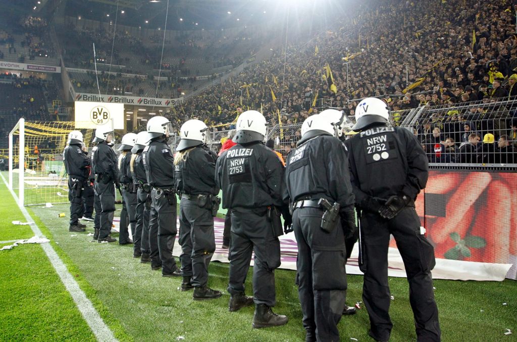 Polizei im Stadion